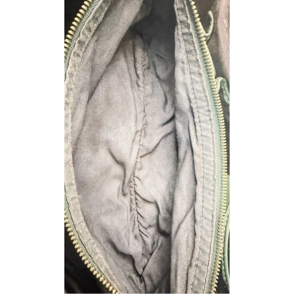 Authentic Vintage CELINE Boogie Bag in a rare kaki green. Old money, so chic! - Picture 8 of 13